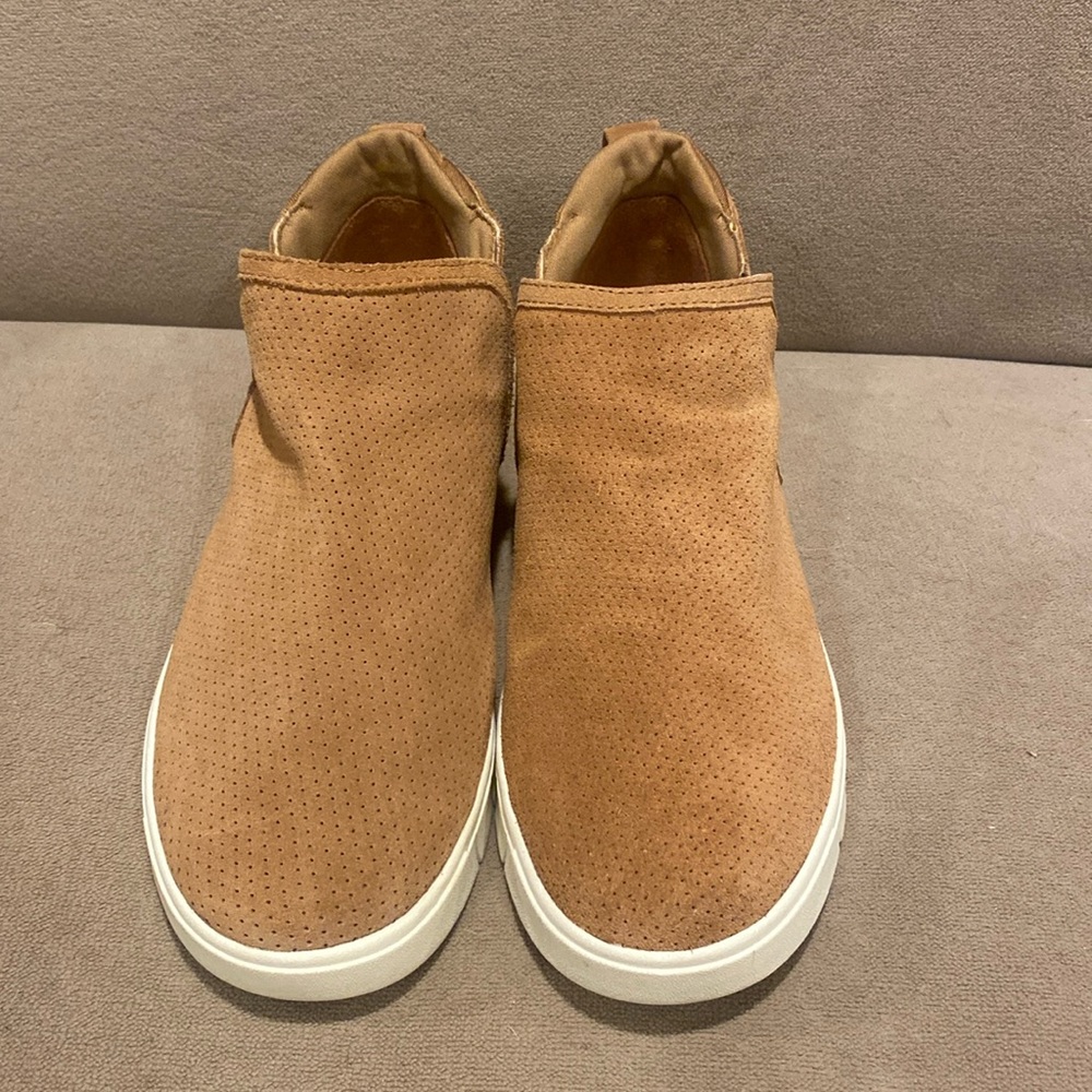 Ryka Womens leather Hensley sneaker color cognac size 10W. White rubber bottom